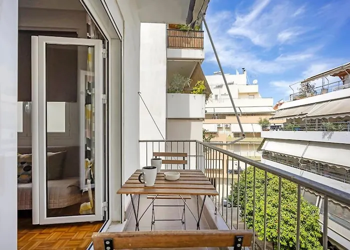 Apartment In The Middle Of Everything