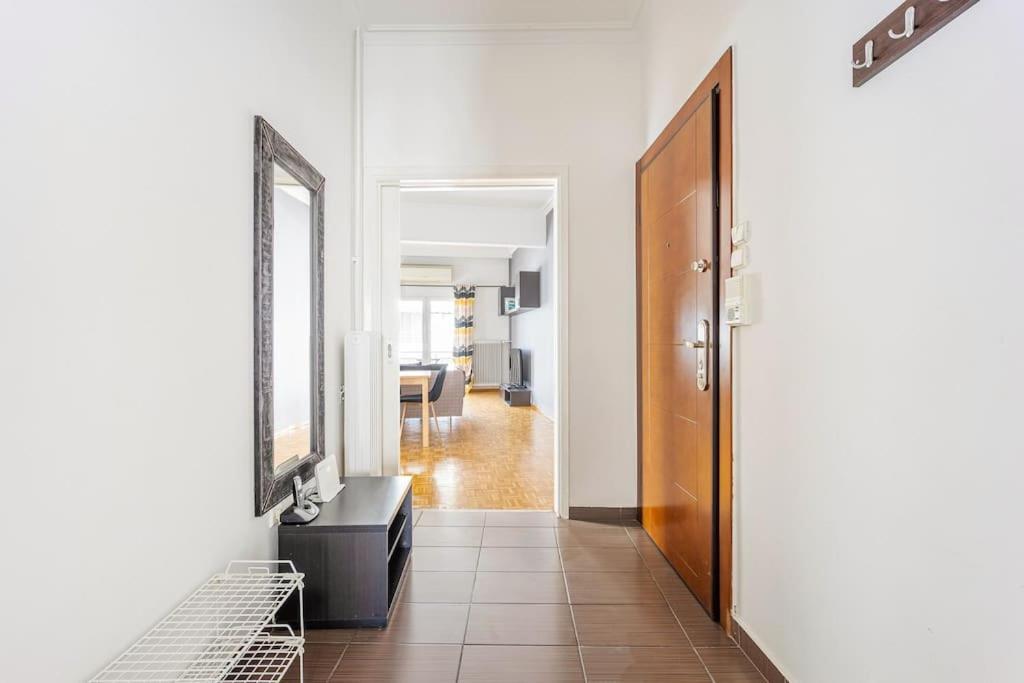 Apartment In The Middle Of Everything