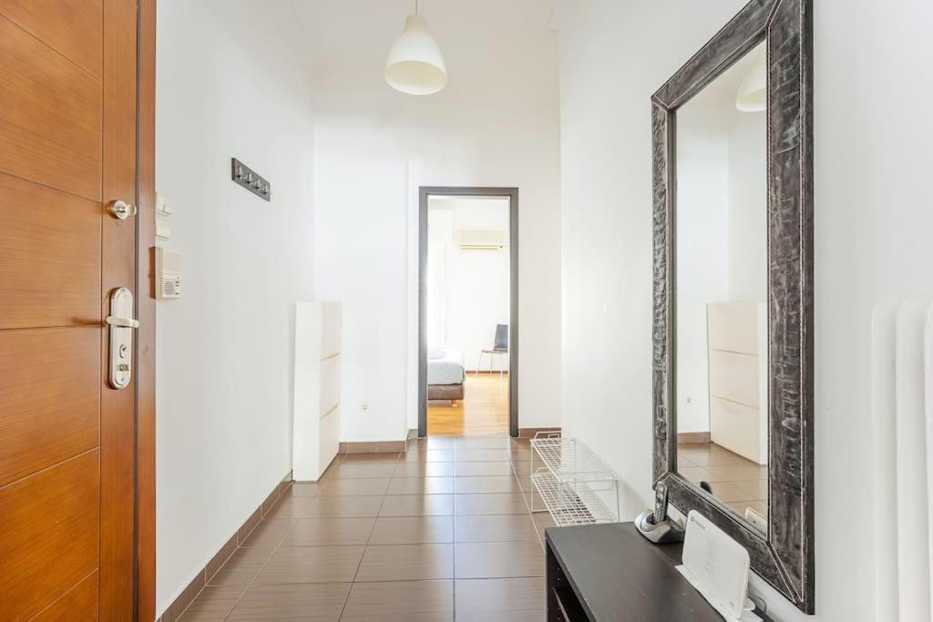 In The Middle Of Everything Apartment *