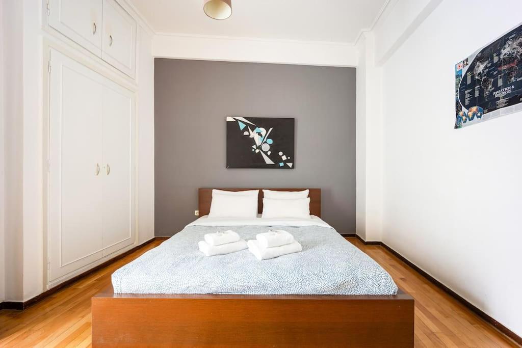 In The Middle Of Everything Apartment *