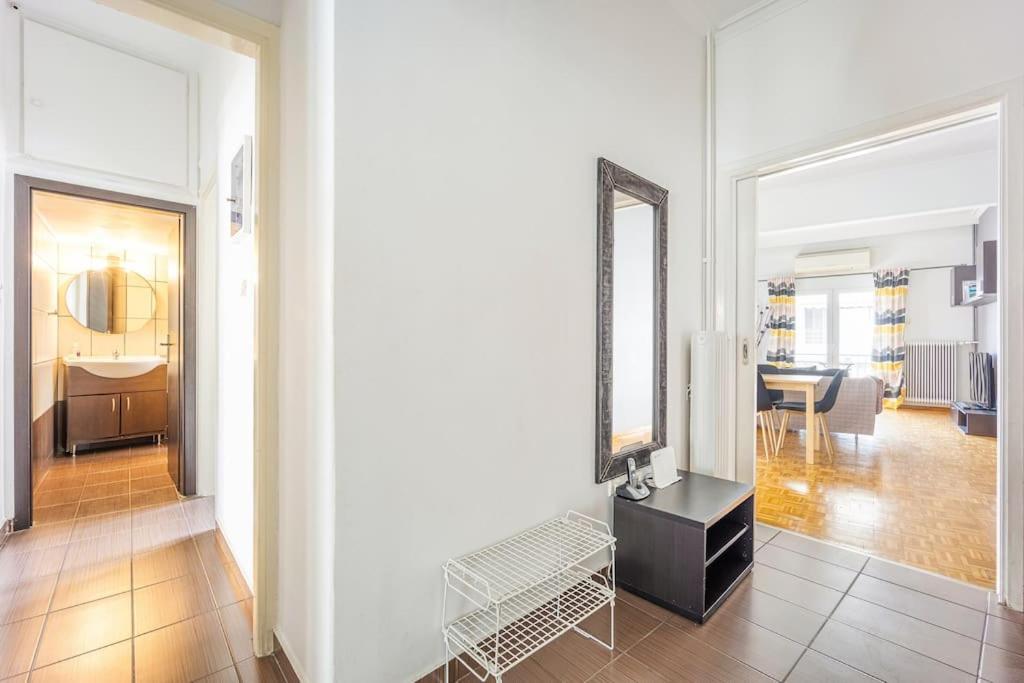 Apartment In The Middle Of Everything Athens