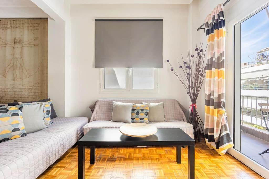 Apartment In The Middle Of Everything